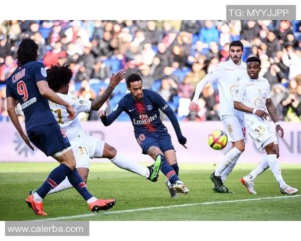 内马尔重返法甲巴黎圣日耳曼，球迷期待其带领球队取得更大成功