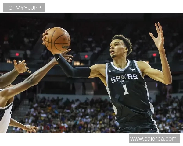 火箭队与马刺队季前赛精彩对决展现新赛季球队实力与战术变化